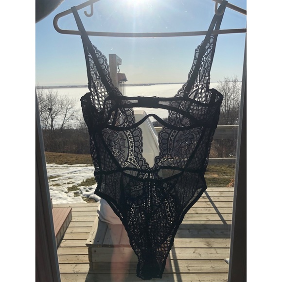 Deep Plunge Sexy Lace Bodysuit - Picture 5 of 5